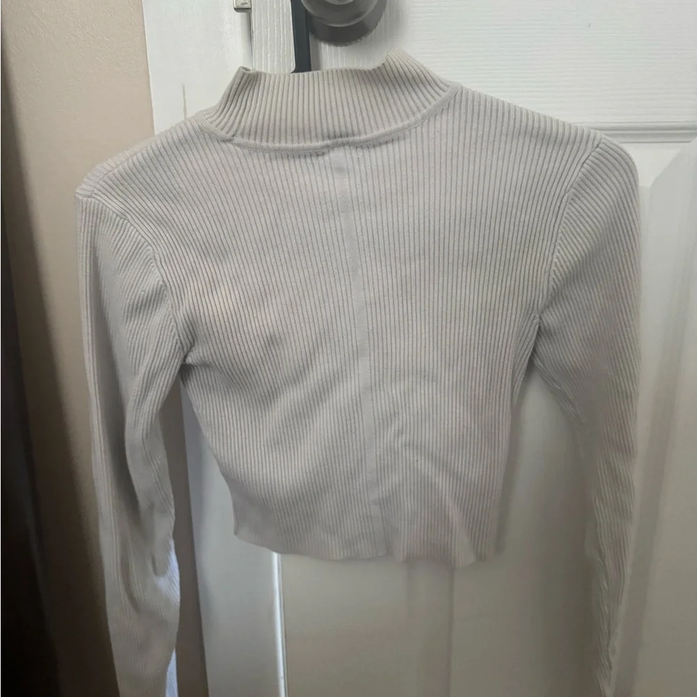 Ribbed White Long Sleeve Crop Top - Picture 2 of 5